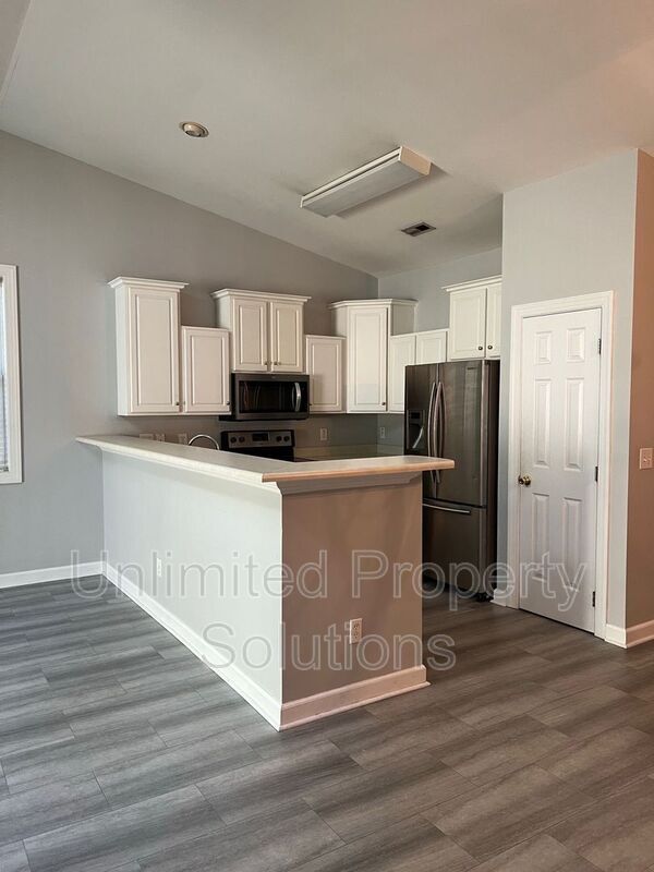 Building Photo - 5006 Carleton Dr