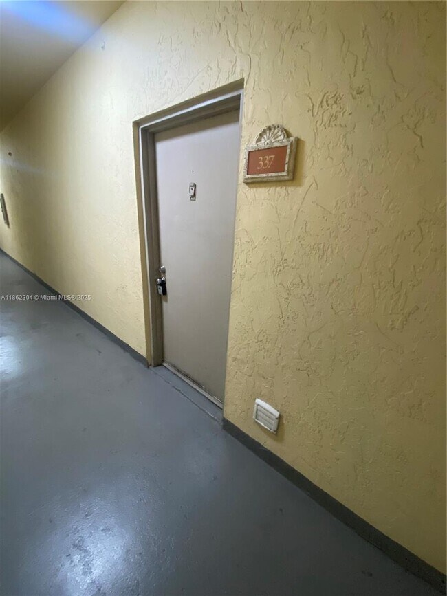 Foto del edificio - 8100 Geneva Ct