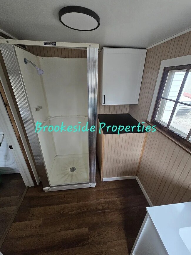 Baño - 1326 E Hess Lake Dr