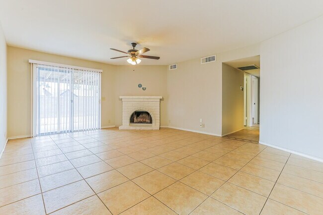 Building Photo - 503 W Cheyenne Dr