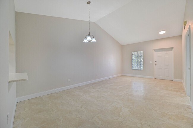 Foto del edificio - 8555 Bernwood Cove Loop