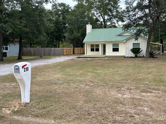 Foto del edificio - 218 Sparkleberry Ln