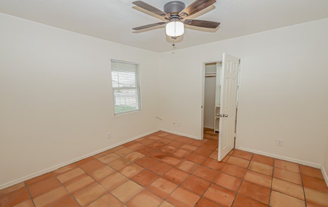 Building Photo - 33 E 400 S