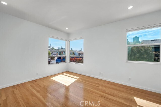 Foto del edificio - 8447 Kittyhawk Ave