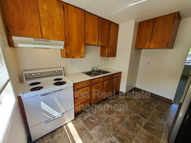 Building Photo - 550 SW Levens St