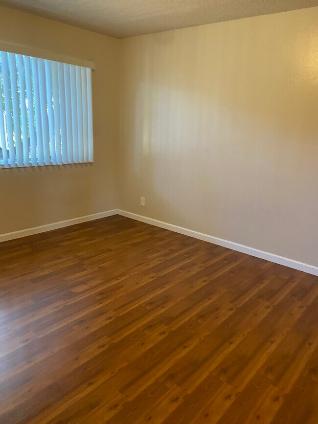 Building Photo - 131 W Hamilton Ave