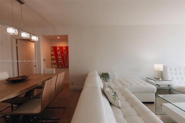 Foto del edificio - 1717 N Bayshore Dr