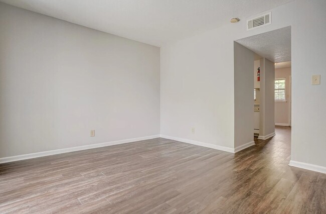 Foto del edificio - Chesney Woods Apartments