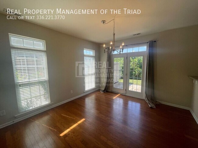Building Photo - 5985 Hollow Wood Ct