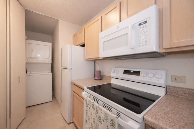 Building Photo - 222 N Columbus Dr