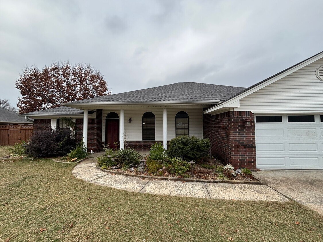 Foto principal - Welcome to your dream home in the heart of Russellville, AR.