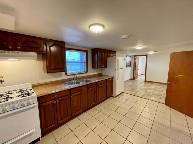 Building Photo - Affordable 1BR/1BA in Schiller Park!