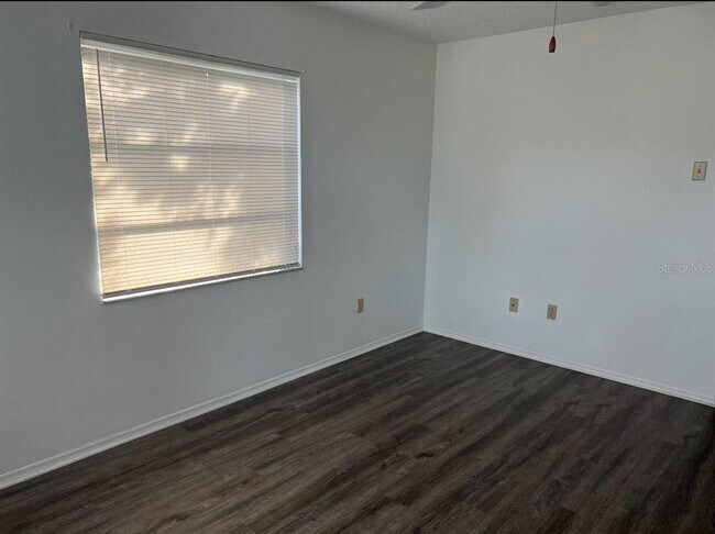 Foto del edificio - 458 Briarwood Rd