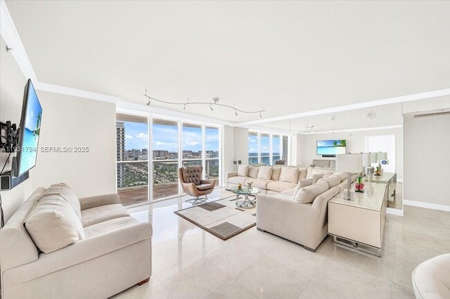 Foto del edificio - 18911 Collins Ave