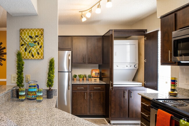 2BR - 2BA, 980SF - The Abbey At Inverness