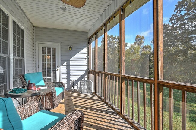 Building Photo - 153 Sugar Plum Ln