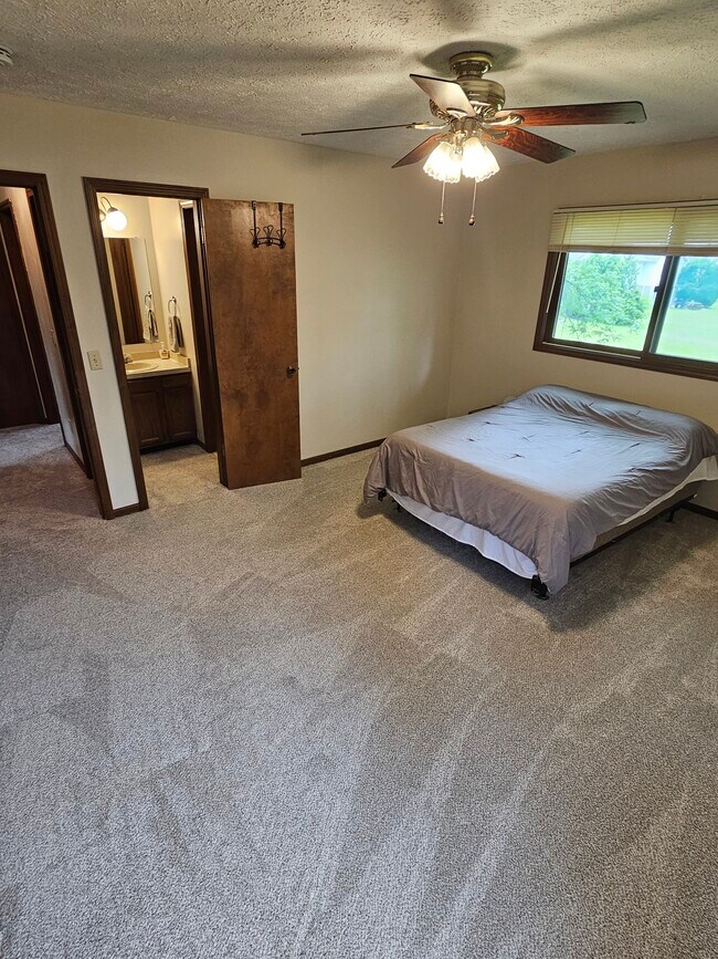 Foto del edificio - 1317 Applegate Ln