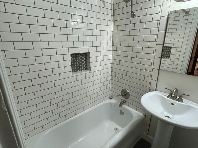 Foto del edificio - Vintage Eastlake Condo