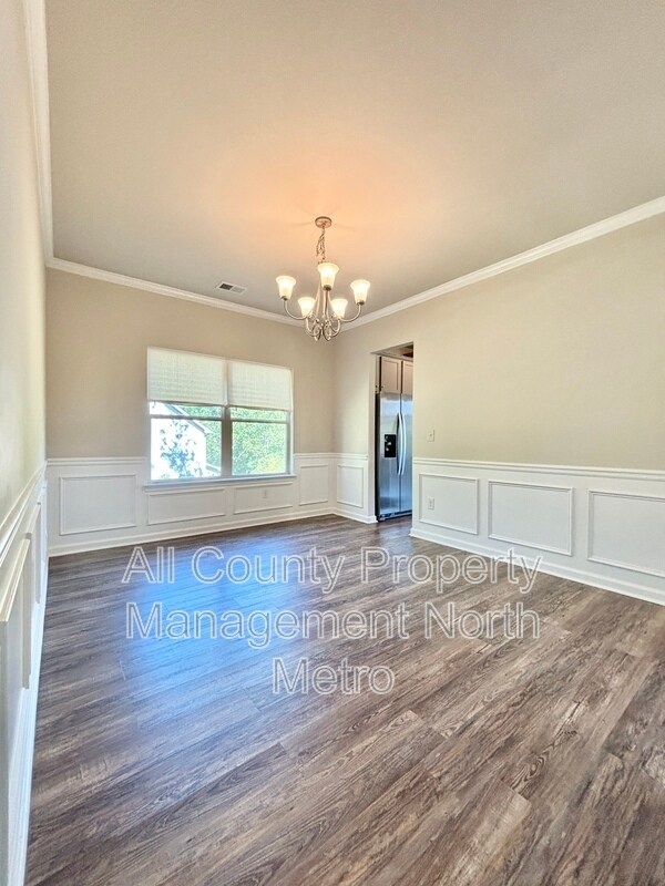 Foto del edificio - 212 Creek View Pl