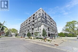 Building Photo - 690 King St W
