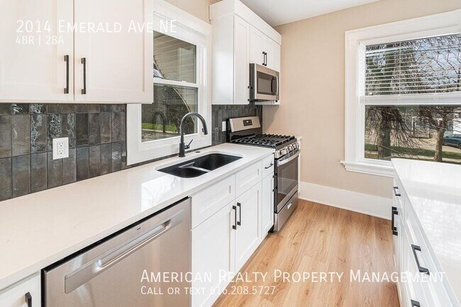 Building Photo - 2014 Emerald Ave NE