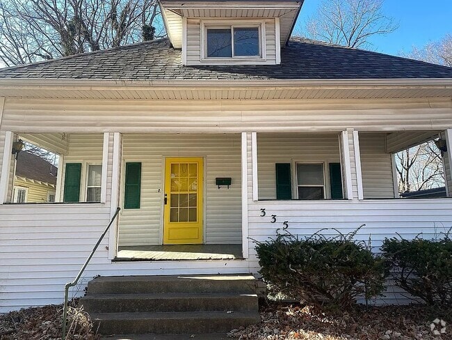 Building Photo - 335 S Green St