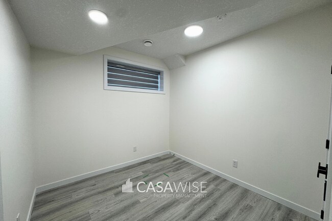 Photo du bâtiment - 17314-1736a 6a St NE