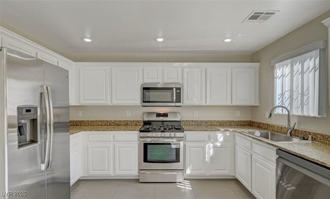 Foto del edificio - 5733 Rose Tiara Dr