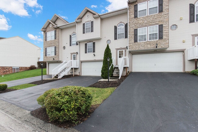 Building Photo - 122 Manor View Dr