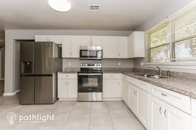 Foto del edificio - 426 N Marchand Avenue, Gonzales, LA, 70737