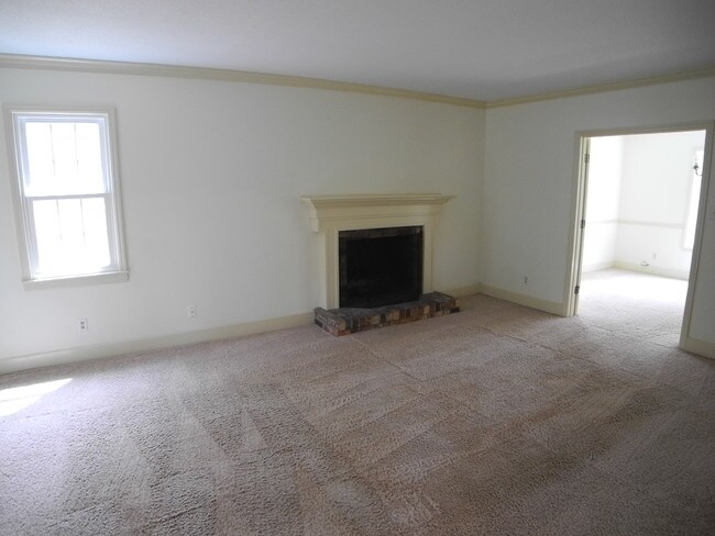 Building Photo - 713 Suncrest Blvd