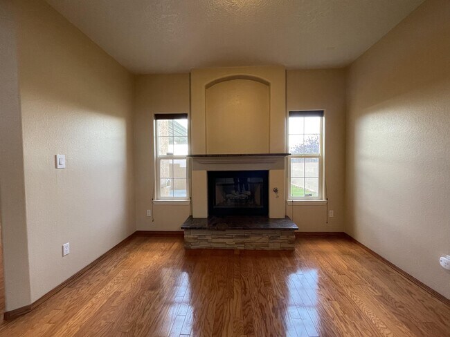 Building Photo - 8527 Murrelet Dr NE