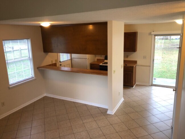 Building Photo - 6714 Woodwedge Dr