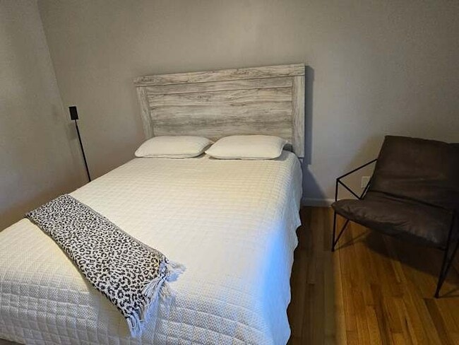 Building Photo - 604 Little John Ave