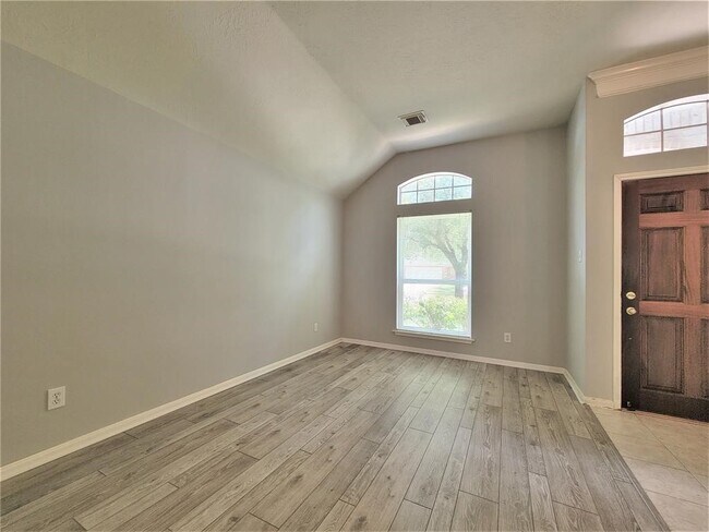 Foto del edificio - 13910 White Oak Glen Ct