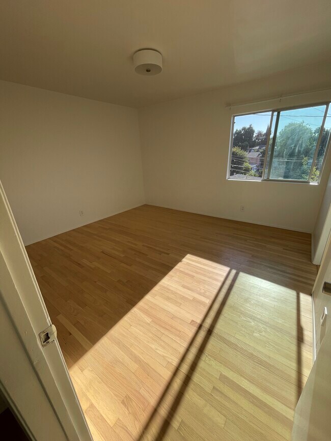 Foto del edificio - 1104 Stringer Ave