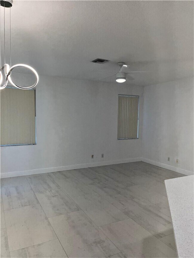 Foto del edificio - 12472 NW 53rd St