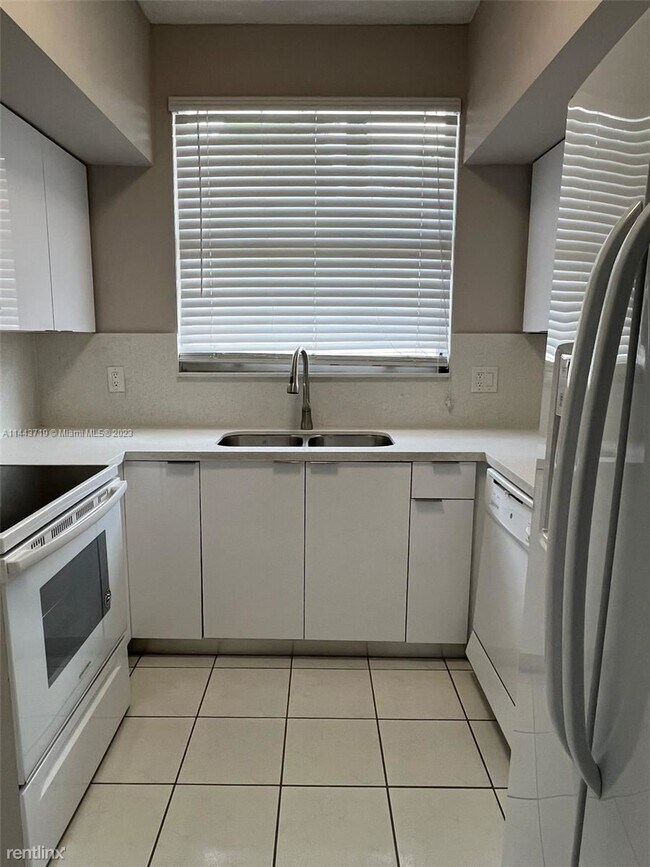 Building Photo - 3 br, 2.5 bath House - 8635 SW 152nd Ave A...