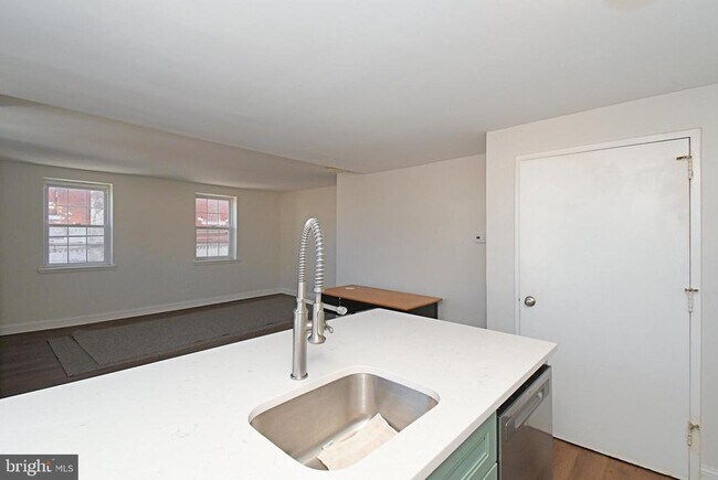 Foto del edificio - 1554 N Lawrence St