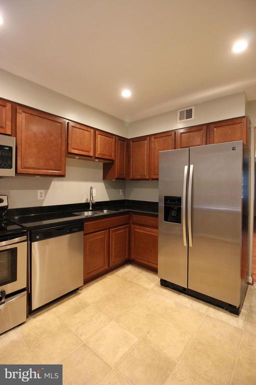 Building Photo - 5902 Langton Dr