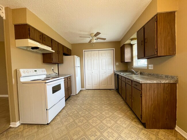 Foto del edificio - 8796 Houma Dr