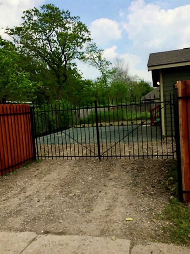 Foto del edificio - 3501 Lydia St