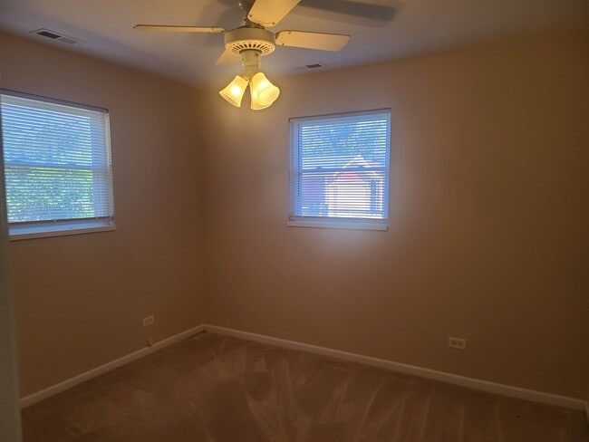 Building Photo - 28 E 14th Pl