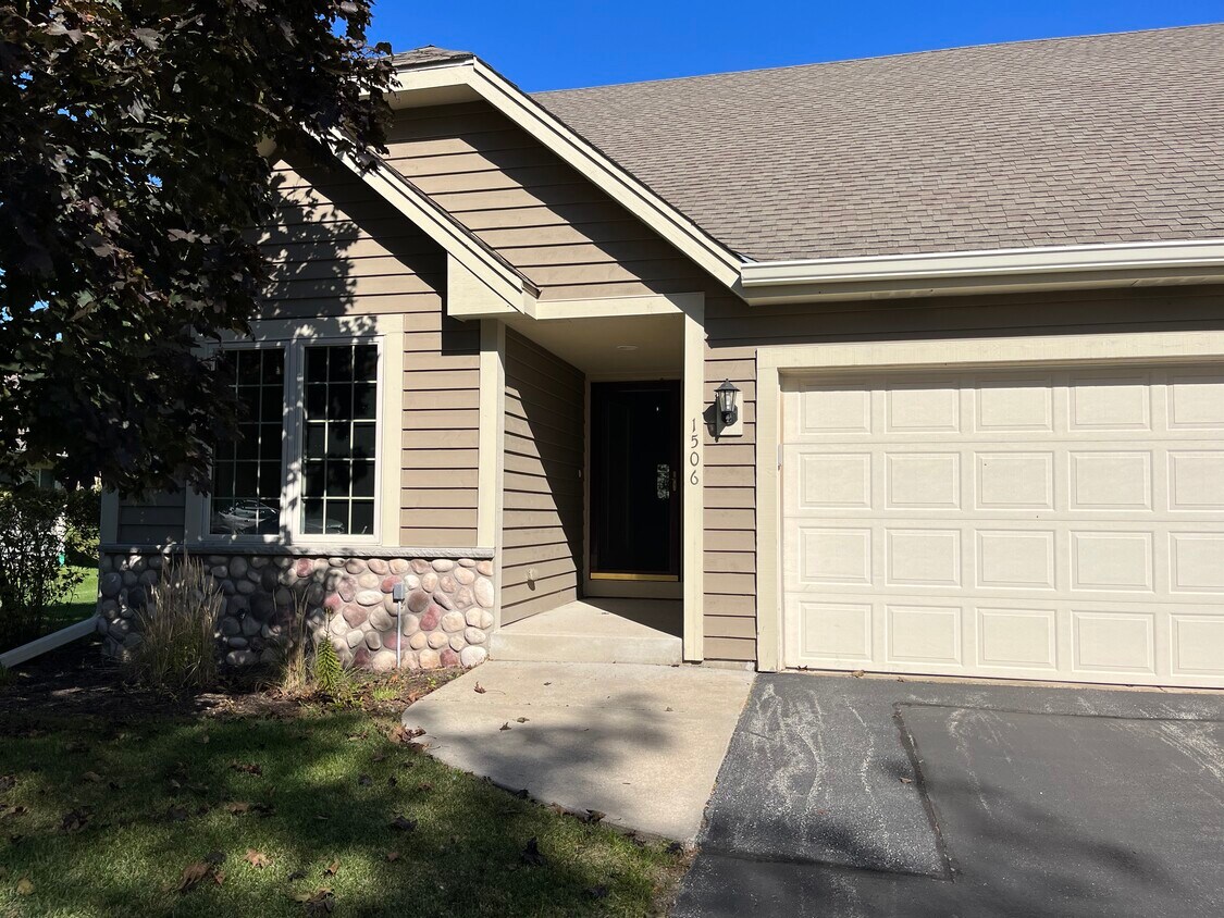 1506 Jane Ln Unit 1, Waukesha, WI 53186 Condo for Rent in Waukesha