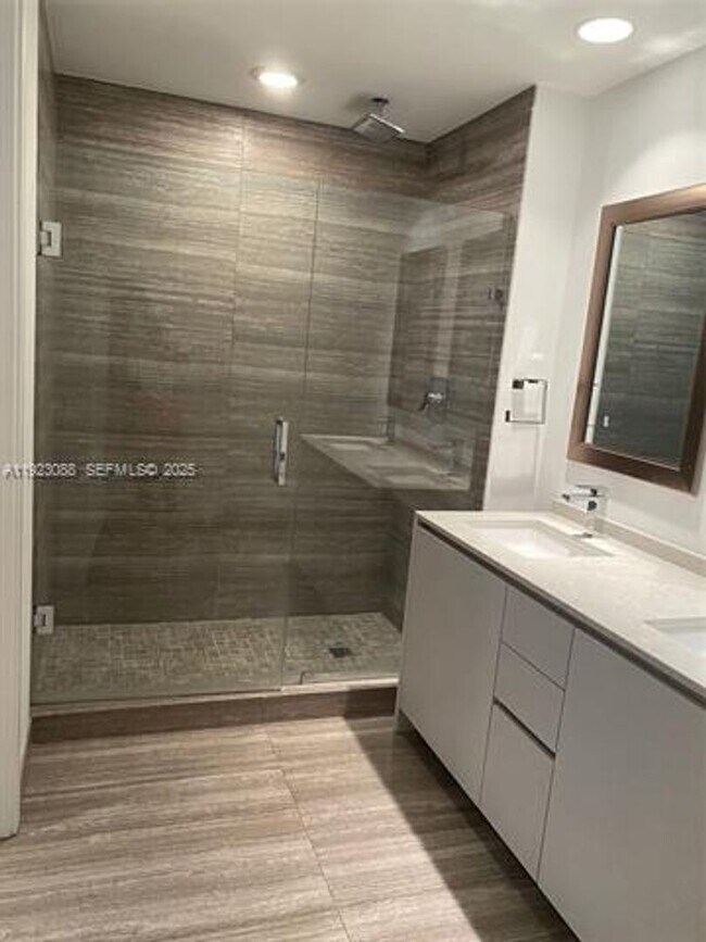 Building Photo - 1010 Brickell Ave