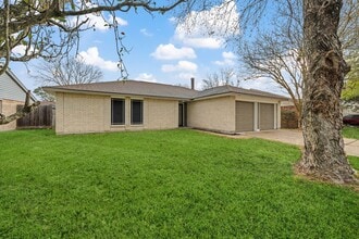 Building Photo - 7618 Breda Dr