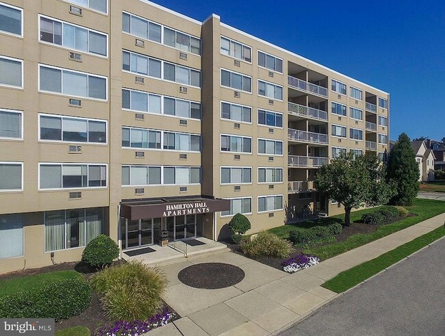 Building Photo - 449 Hamilton St