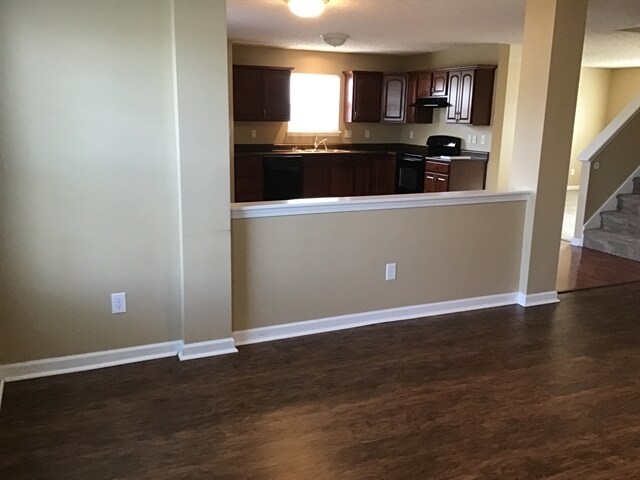 Building Photo - 942 Sheets Ct