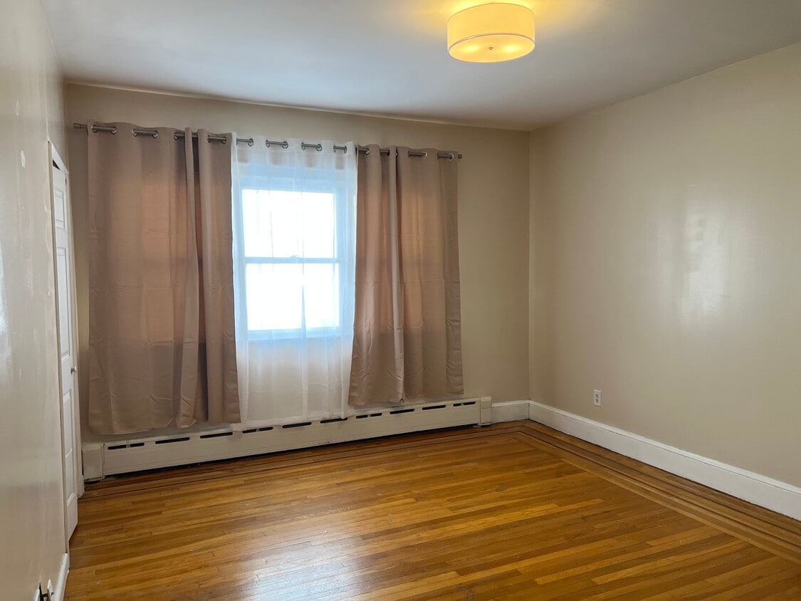 Building Photo - 700 Hudson Ave