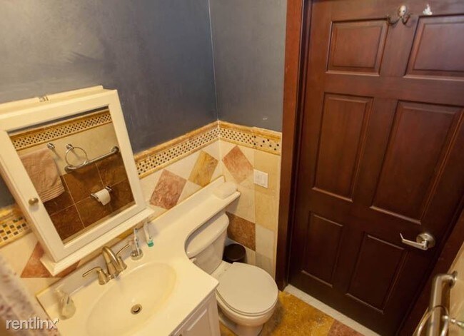 Building Photo - 2 br, 1 bath Apartment - 2419 35th St